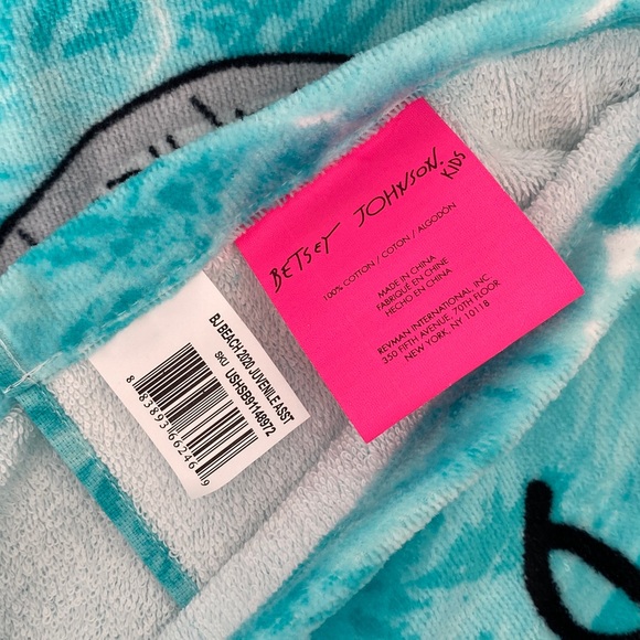 Betsey Johnson Unicorn Flamingo Duck Beach Towel - Picture 3 of 4